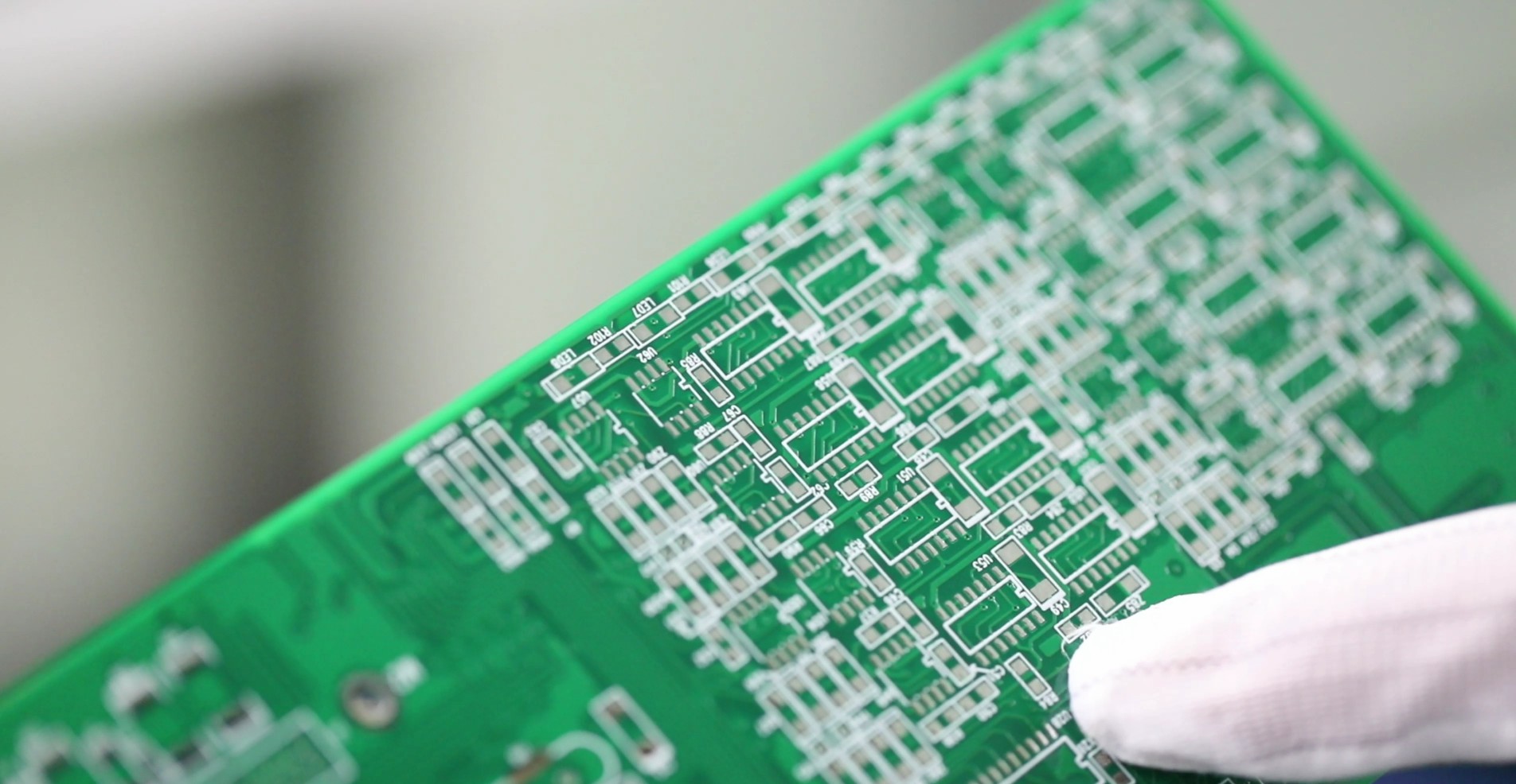 指紋印對(duì)SMT貼片加工有什么影響?指紋印對(duì)SMT貼片加工的影響